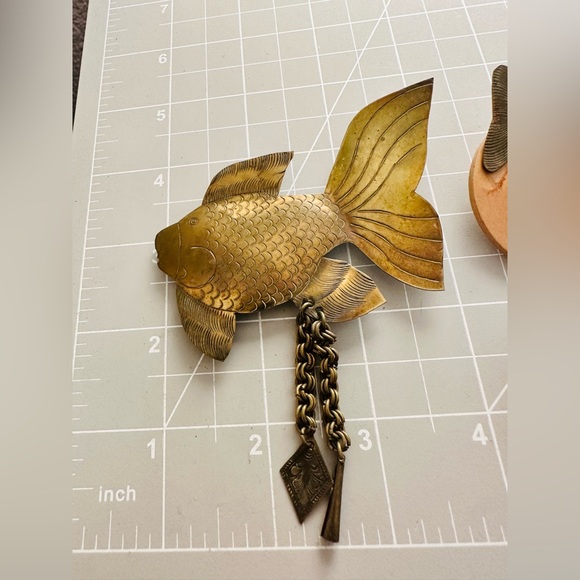 Vintage Brooch set of brass figural koi fish - Picture 10 of 11